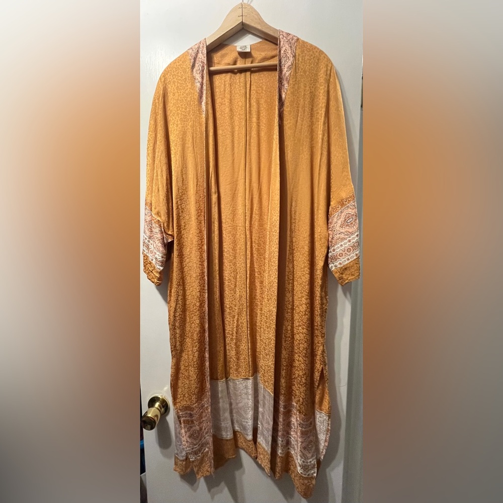 Good Hart by Matilda Jane Tinsley Gold Floral Kimono